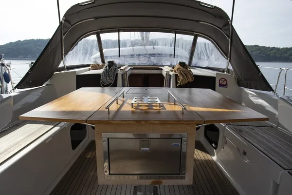 Dufour 520 GL - Boatscribe.com