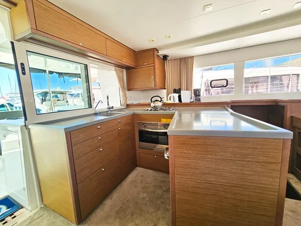Lagoon 450 - Boatscribe.com