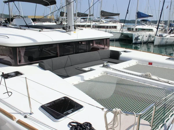 Lagoon 450 - Boatscribe.com