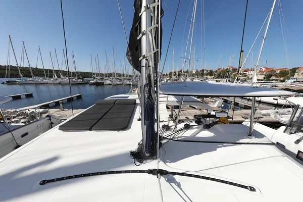Lagoon 42 - Boatscribe.com