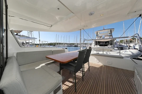 Lagoon 42 - Boatscribe.com