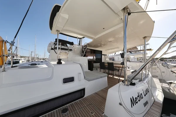 Lagoon 42 - Boatscribe.com