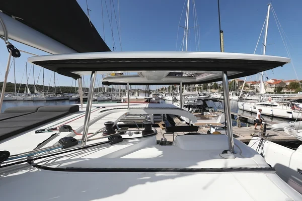 Lagoon 42 - Boatscribe.com