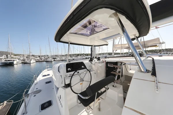 Lagoon 42 - Boatscribe.com