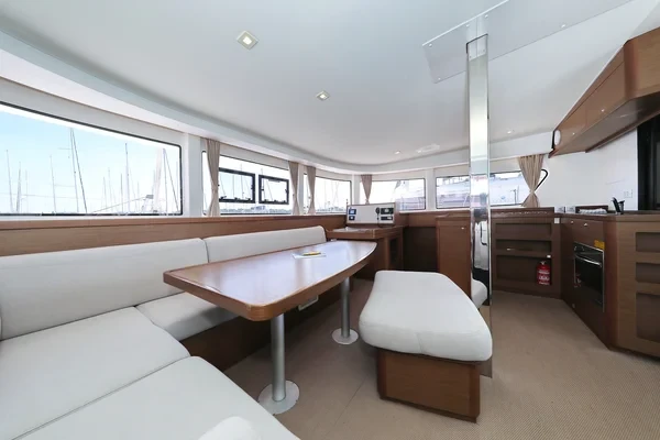 Lagoon 42 - Boatscribe.com