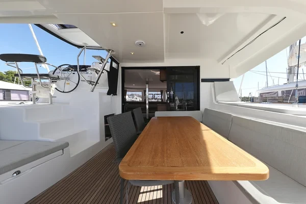 Lagoon 42 - Boatscribe.com