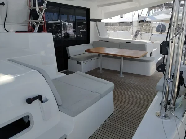 Lagoon 42 - Boatscribe.com