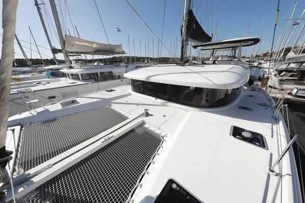 Lagoon 42 - Boatscribe.com