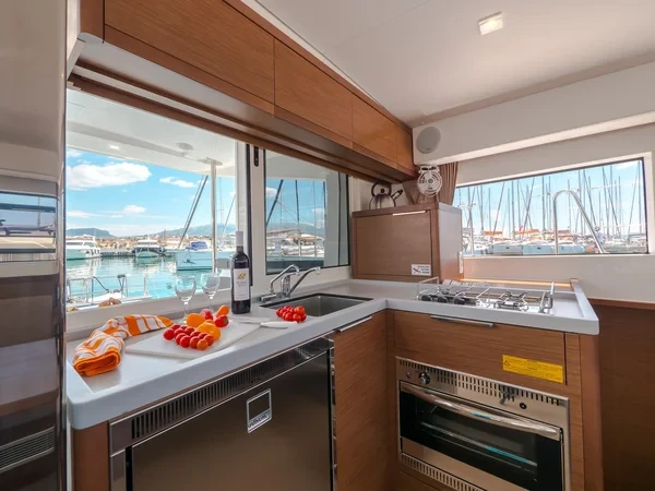 Lagoon 40 - Boatscribe.com