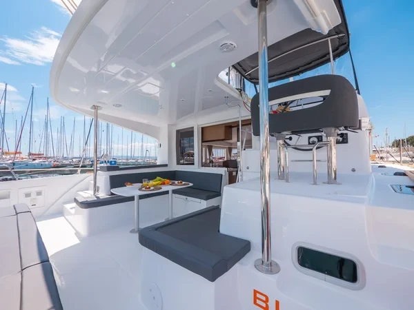 Lagoon 40 - Boatscribe.com