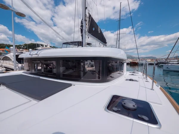 Lagoon 40 - Boatscribe.com