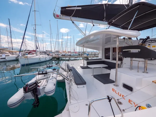 Lagoon 40 - Boatscribe.com
