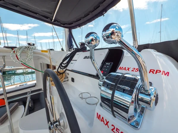 Lagoon 40 - Boatscribe.com