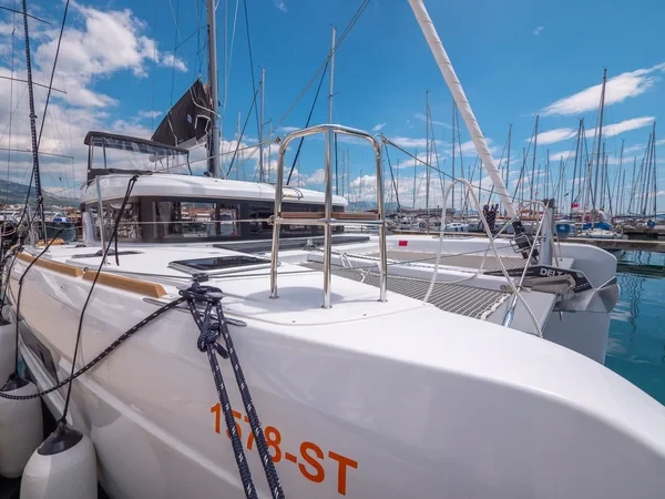 Lagoon 40 - Boatscribe.com