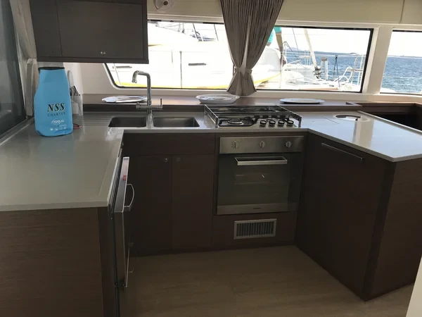 Lagoon 52 F - Boatscribe.com