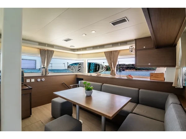 Lagoon 52 F - Boatscribe.com