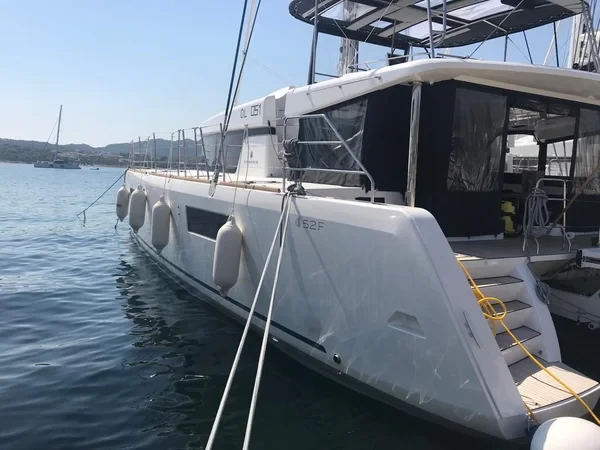 Lagoon 52 F - Boatscribe.com