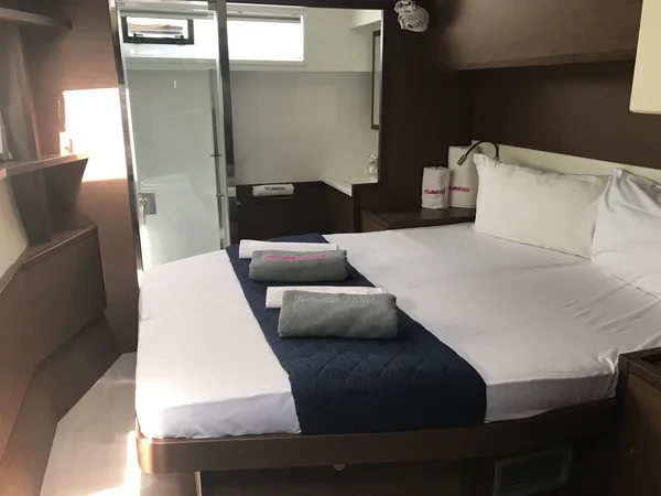 Lagoon 52 F - Boatscribe.com