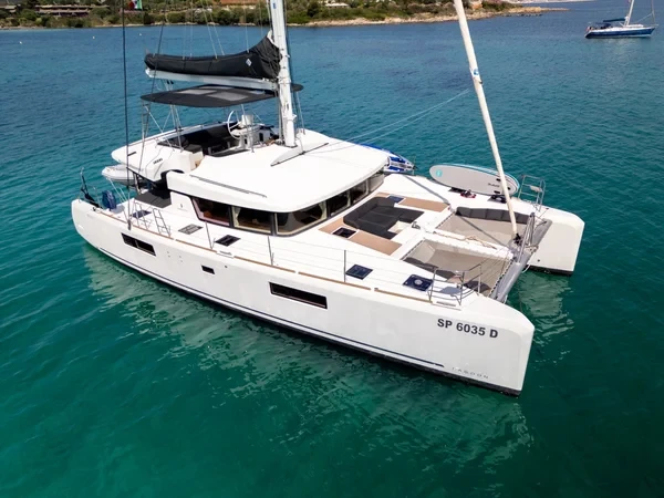 Lagoon 52 F - Boatscribe.com