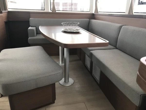Lagoon 42 - Boatscribe.com