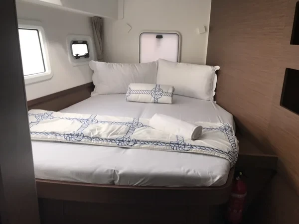 Lagoon 42 - Boatscribe.com