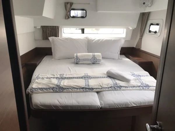 Lagoon 42 - Boatscribe.com