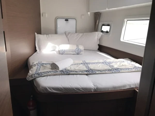 Lagoon 42 - Boatscribe.com