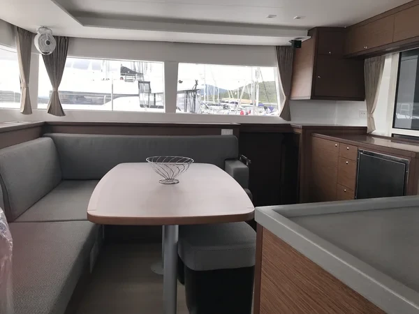 Lagoon 450 F - Boatscribe.com