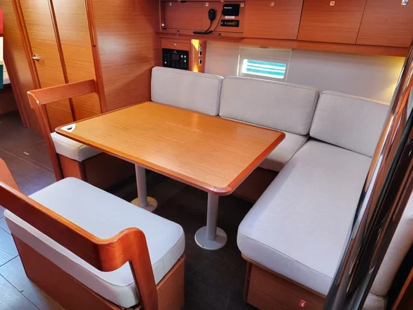 Dufour 430 - Boatscribe.com