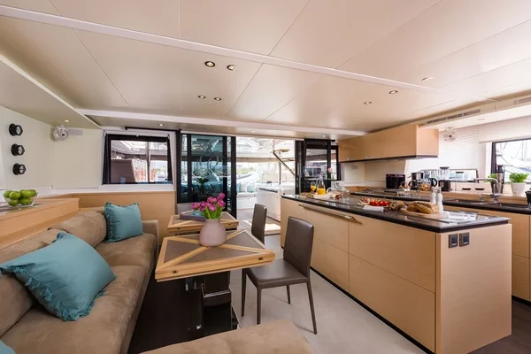 Lagoon 620 - Boatscribe.com