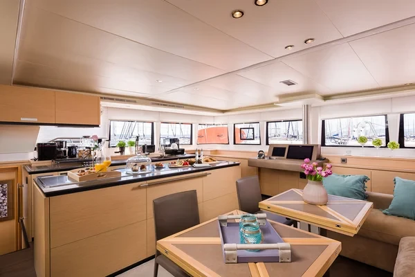 Lagoon 620 - Boatscribe.com