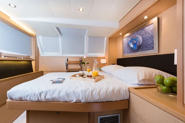 Lagoon 620 - Boatscribe.com
