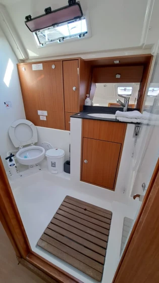 Bavaria 40 Cruiser - Boatscribe.com