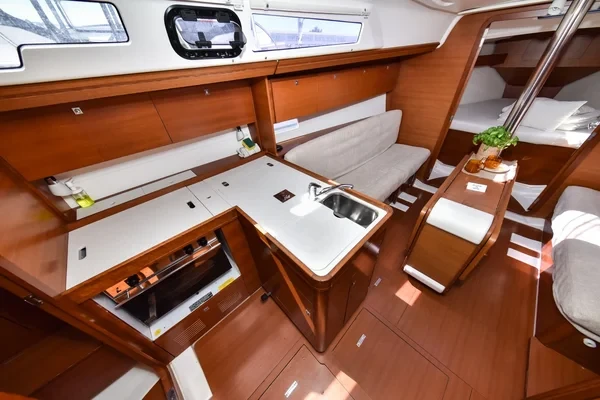 Dufour 350 GL - Boatscribe.com