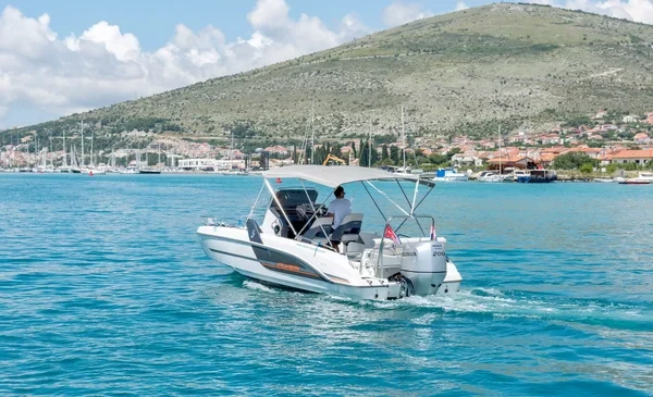 Beneteau Flyer 6.6 Spacedeck - Boatscribe.com