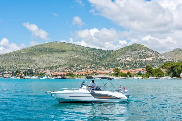 Beneteau Flyer 6.6 Spacedeck - Boatscribe.com