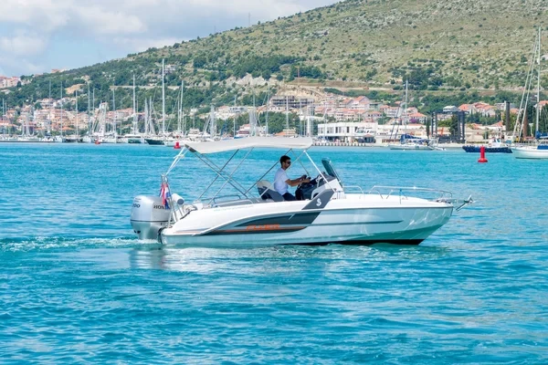 Beneteau Flyer 6.6 Spacedeck - Boatscribe.com