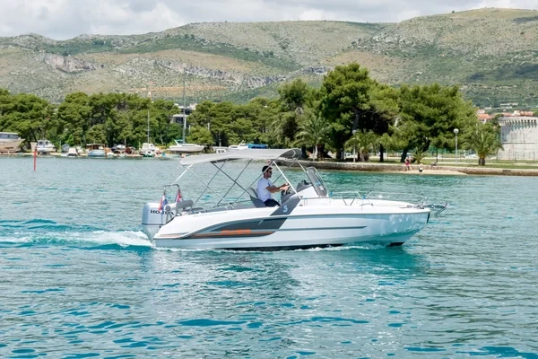 Beneteau Flyer 6.6 Spacedeck - Boatscribe.com