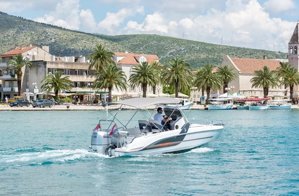 Beneteau Flyer 6.6 Spacedeck - Boatscribe.com