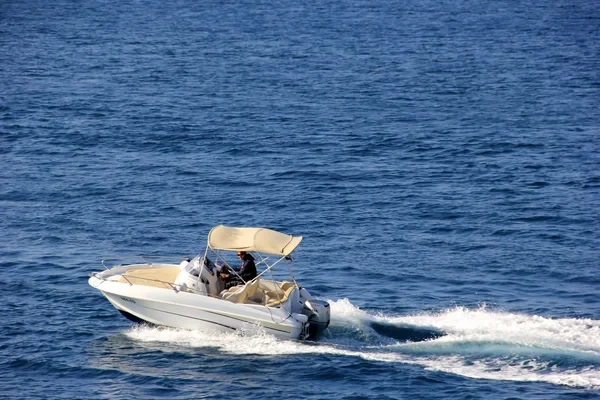 Beneteau Flyer 550 - Boatscribe.com