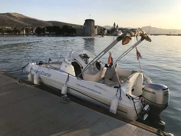 Beneteau Flyer 550 - Boatscribe.com
