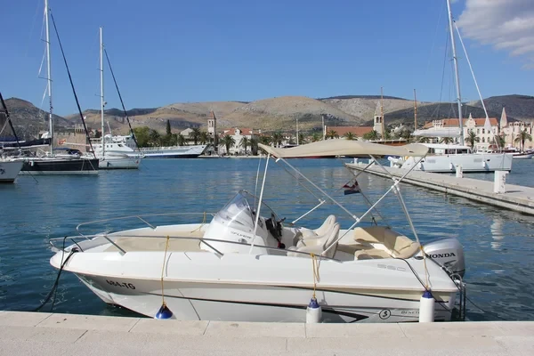 Beneteau Flyer 550 - Boatscribe.com
