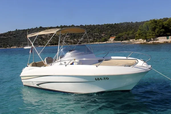 Beneteau Flyer 550 - Boatscribe.com