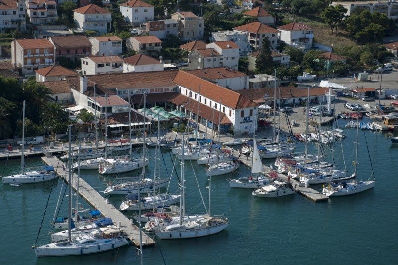 Beneteau Flyer 7.7 - Boatscribe.com