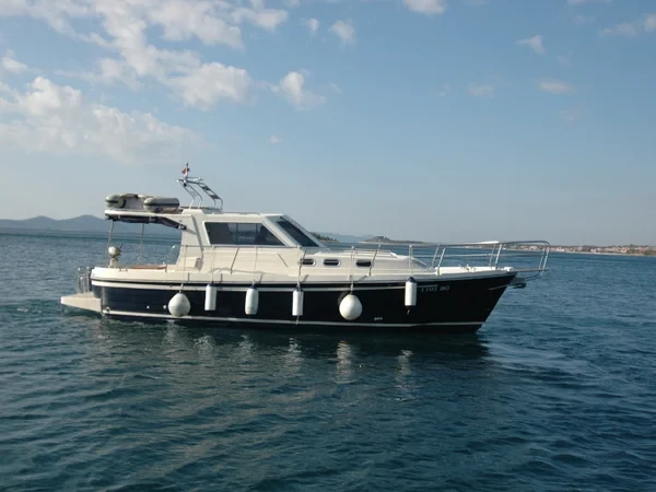 Adria 1002 - Boatscribe.com