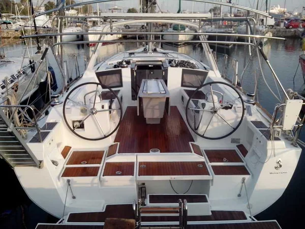 Oceanis 41 - Boatscribe.com