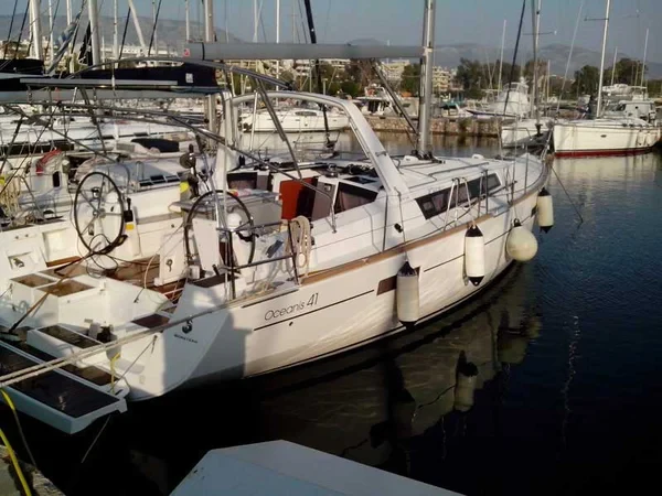 Oceanis 41 - Boatscribe.com