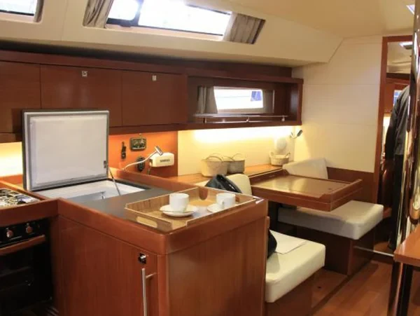 Oceanis 41 - Boatscribe.com