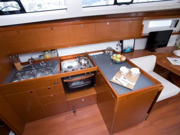 Oceanis 41 - Boatscribe.com