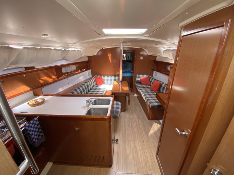 Oceanis 37 - Boatscribe.com